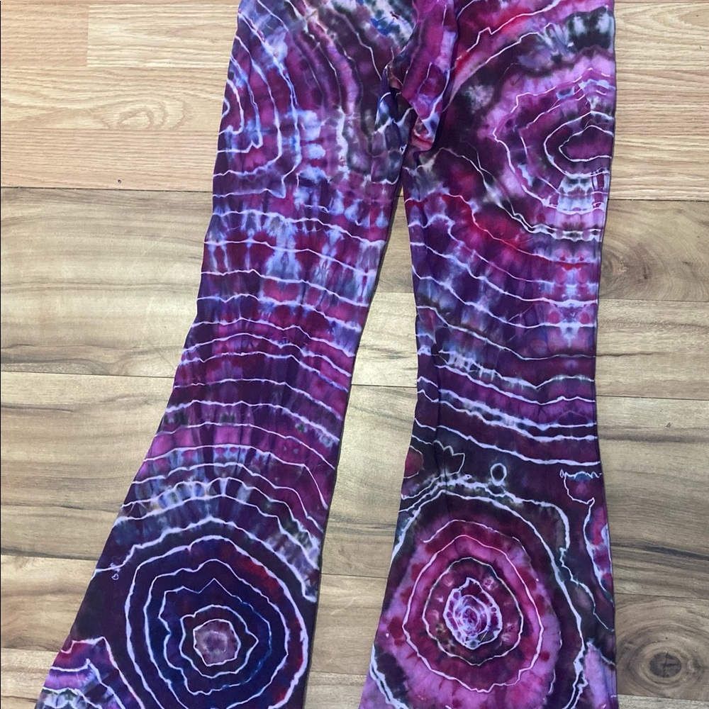 Chatoyant bell bottom yoga pants